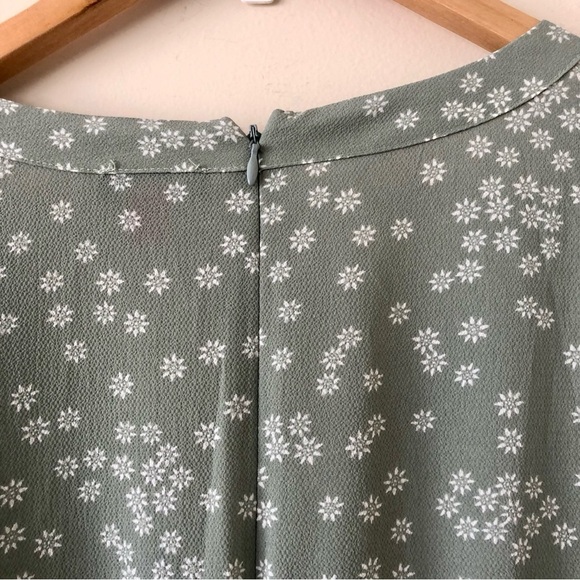 Vince Camuto Flutter Sleeve, Floral, Surplice Neckline Belted Jumpsuit Size 24W - Picture 9 of 10